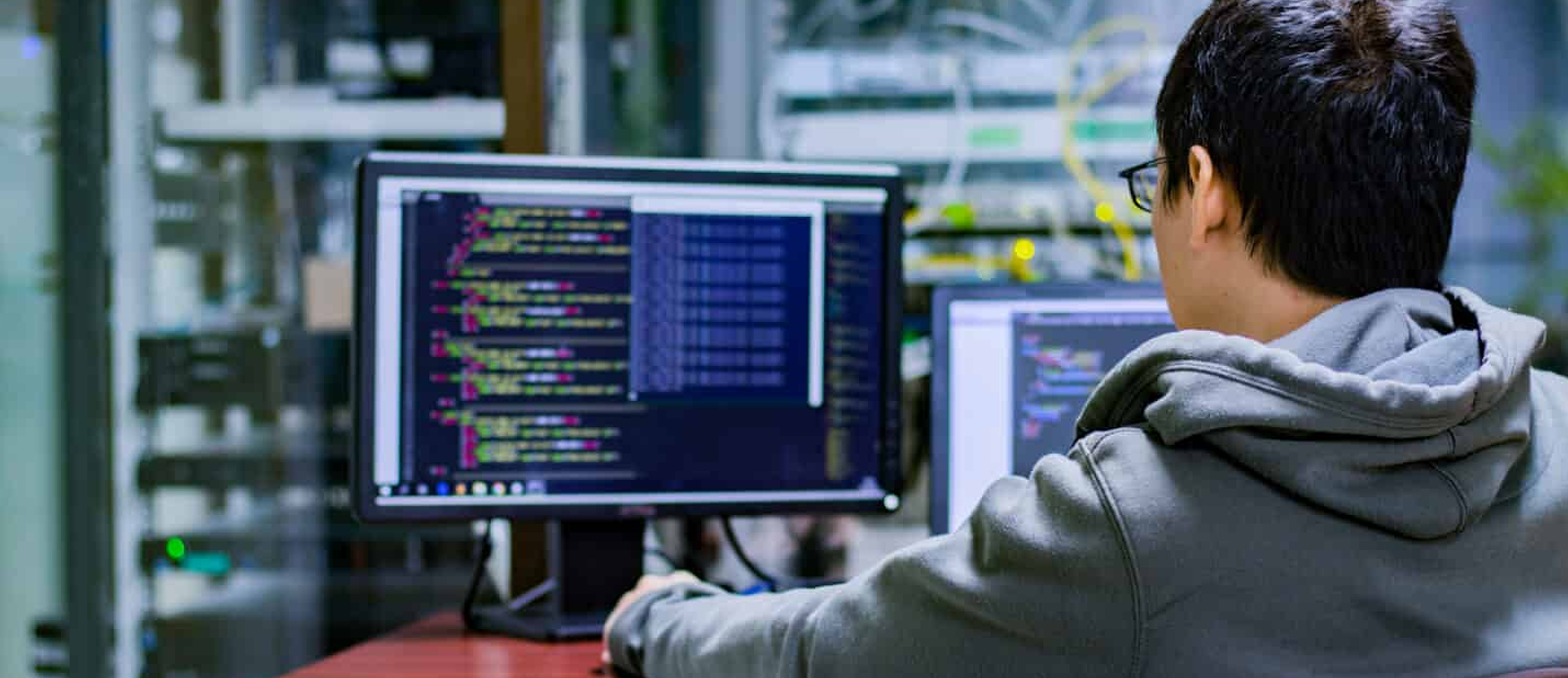 13 Proven Tips to Hire the Ideal Custom Software Development Company in 2025